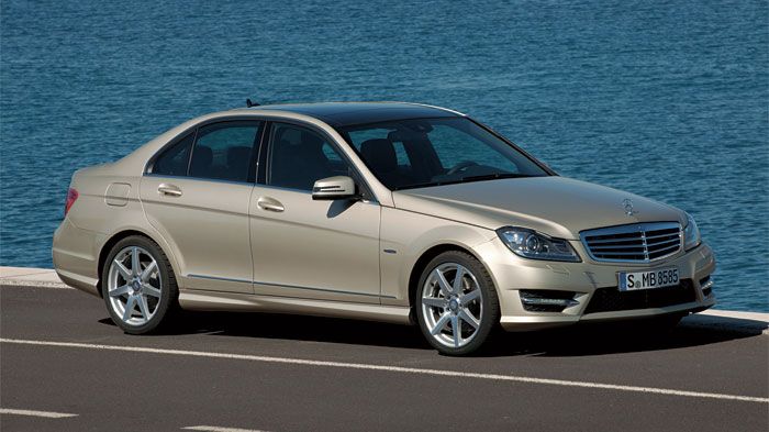 Η C-Class -στις τρεις γενιές που έχουν περάσει- είναι ένα από τα σημαντικότερα μοντέλα της Mercedes-Benz (εικόνα η προηγούμενη γενιά).